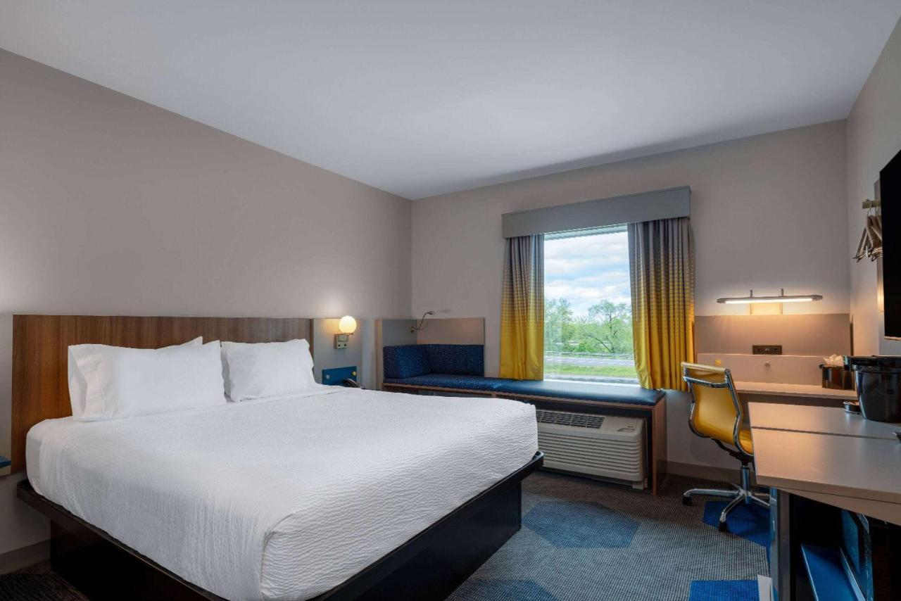 Microtel Inn & Suites By Wyndham Уинчестър Екстериор снимка