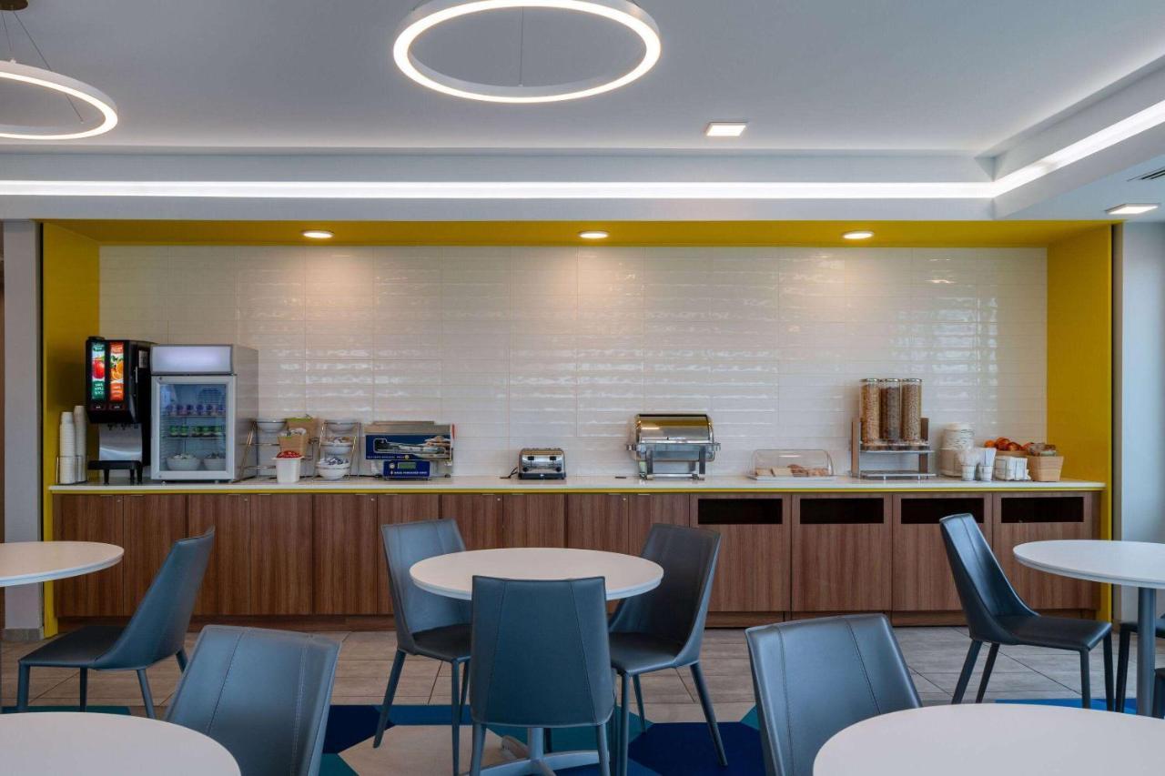 Microtel Inn & Suites By Wyndham Уинчестър Екстериор снимка