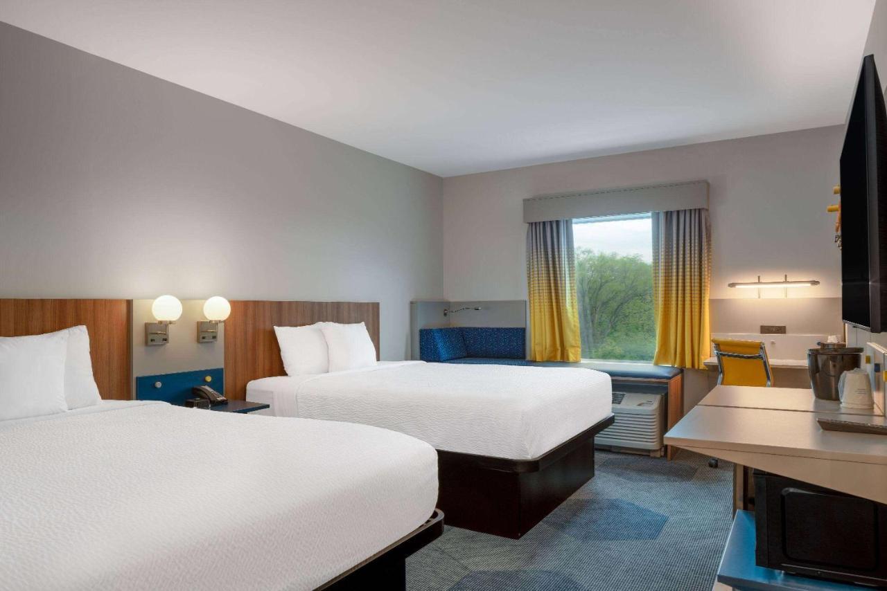Microtel Inn & Suites By Wyndham Уинчестър Екстериор снимка