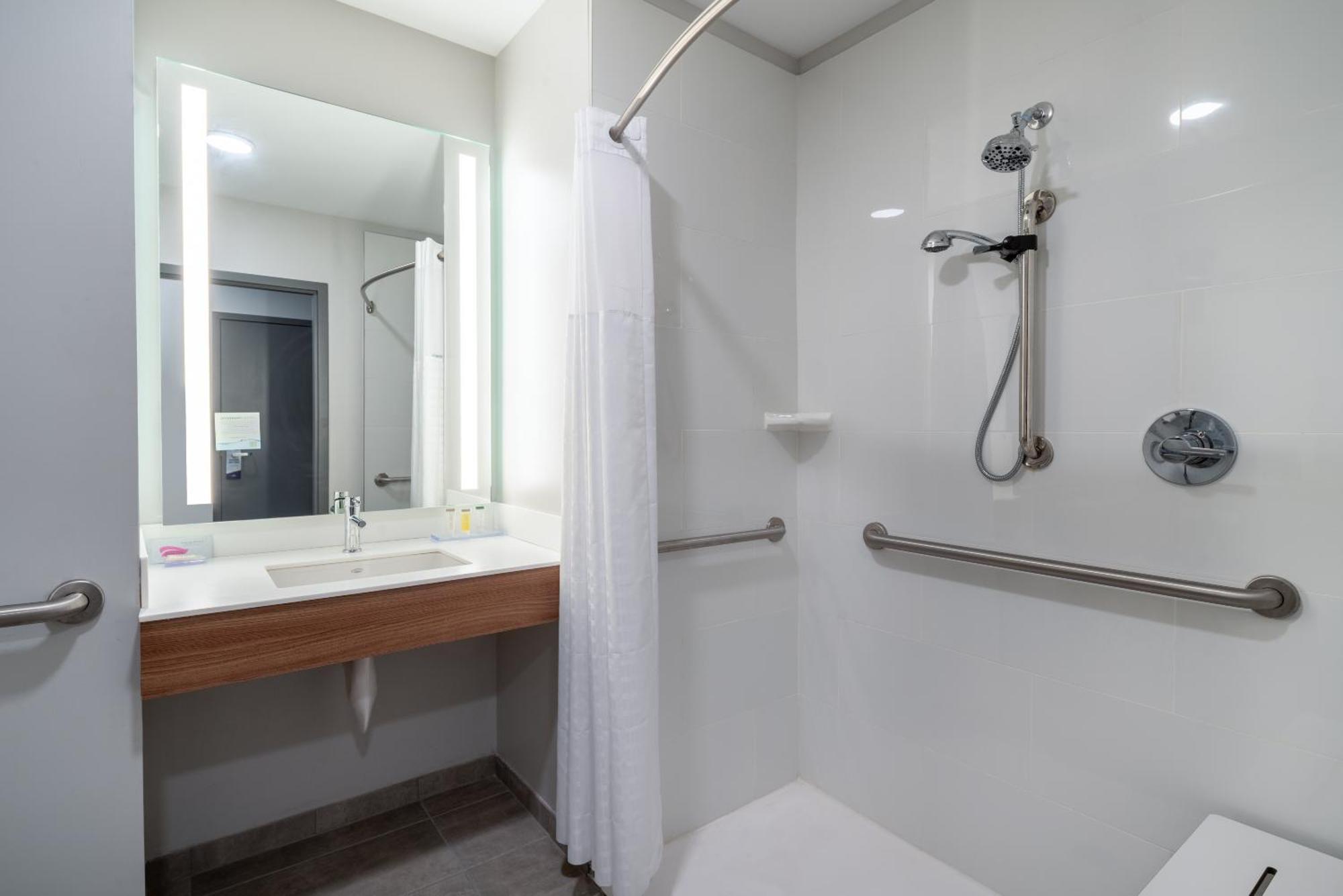 Microtel Inn & Suites By Wyndham Уинчестър Екстериор снимка